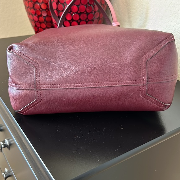 Kate Spade Arch Love Birds Small Reversible Tote - Picture 8 of 17